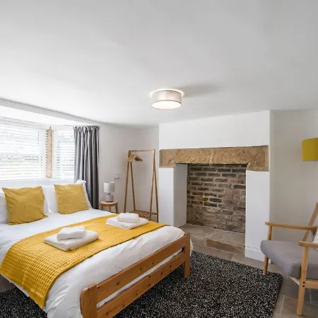 Edenholme * Robin Hood's Bay